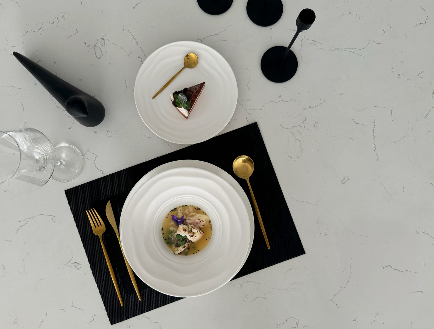 Impress your guest with this stunning dinnerware design